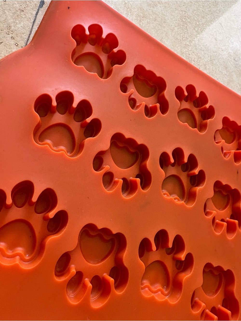 Paw-Shaped Silicone Baking Mold - Bright Orange - Picture 5 of 5